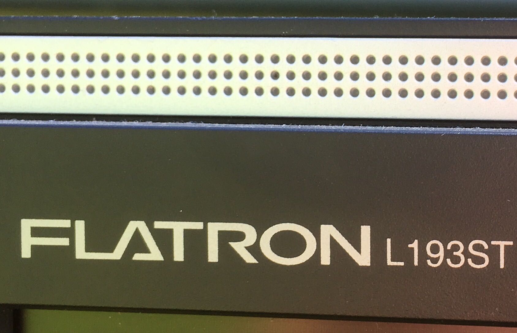 Монітор телевізор  LG FLATRON L193ST 19