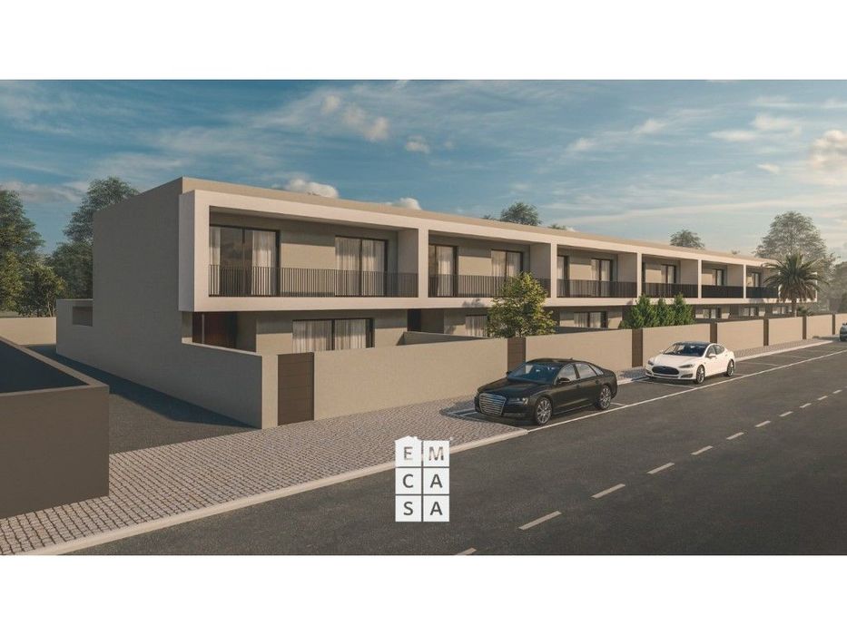 Moradia T3 em construção - Loureiro