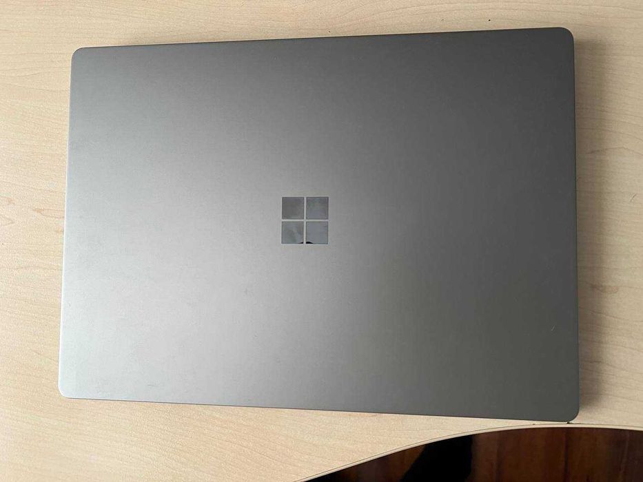 Ноутбук Ультрабук Microsoft Surface Laptop 2 13.3 2k i5 8Gb 256Gb 99%