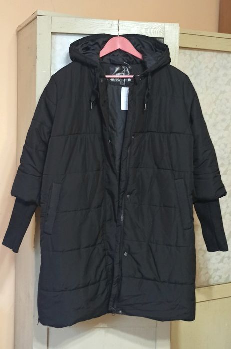 Czarna kurtka oversize pikowana długie mankiety