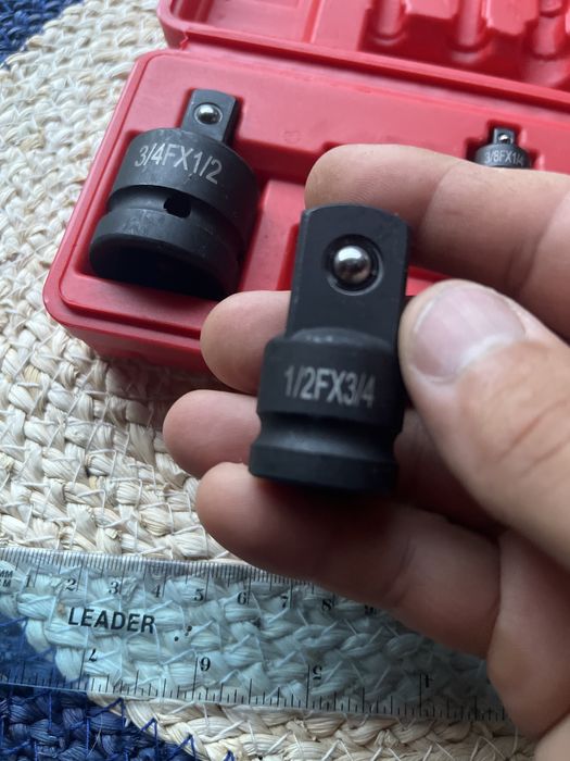 Набір перехідників приєднувального квадрата в кейсі1/4 3/8 1/23/4санте