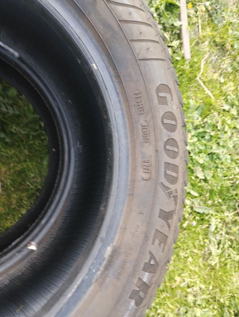 Dwie opony całoroczne GOODYEAR 195/60R15 stan b.dobry polecam