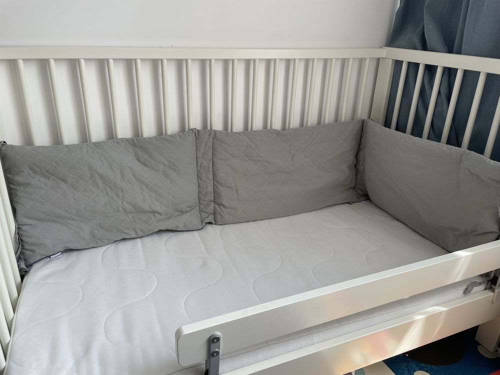 (Gocław) łóżeczko ikea SUNDVIK 120x60 biale, materac, dodatki