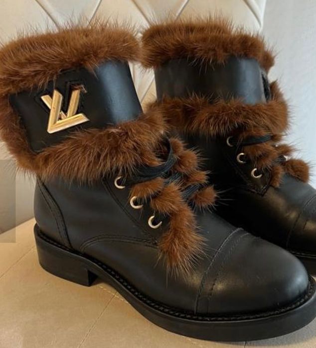 Louis Vuitton
Wonderland Flat Ranger.