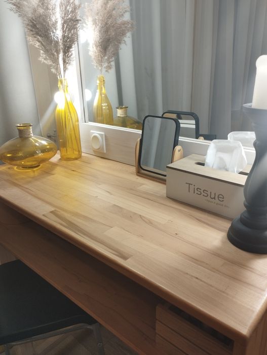 Стіл для бровіста,візажиста,гримериний стіл