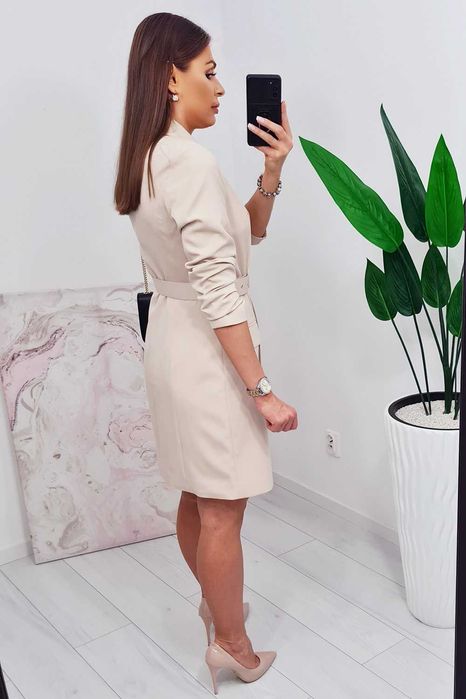 Sukienka marynarkowa polska dwurzędowa z paskiem beżowa guziki 44