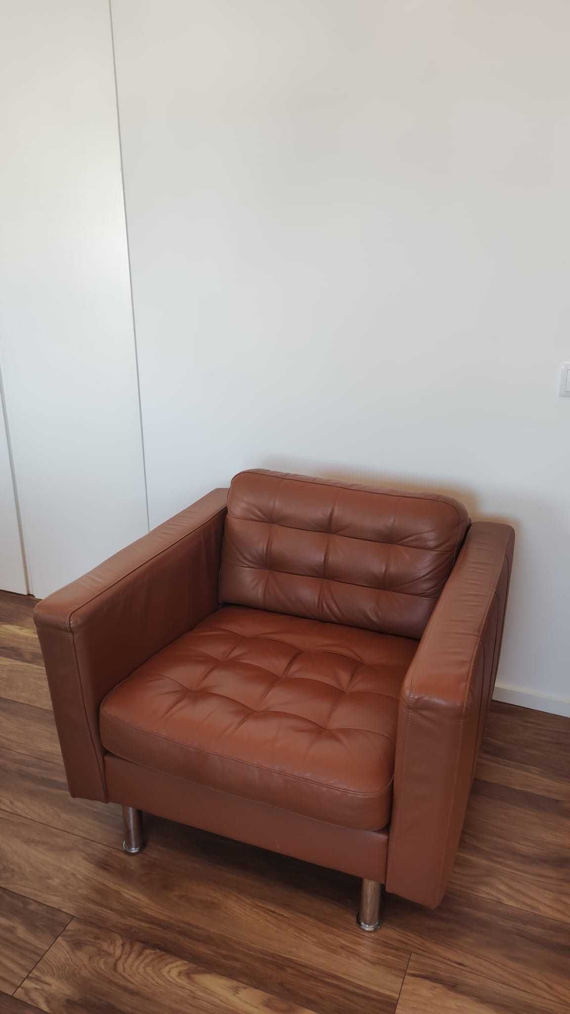 Vendo poltrona, mesa de café e candeeiros – pack económico