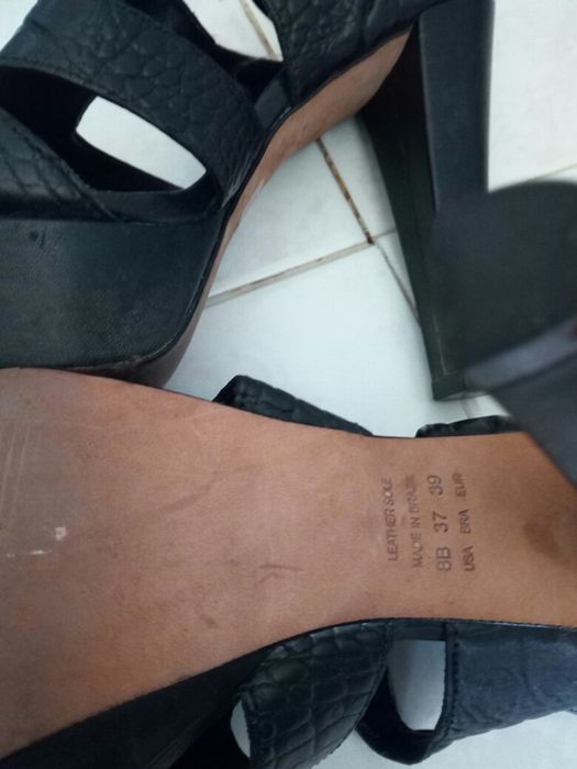 Sapatos em pele n.38 e 39.