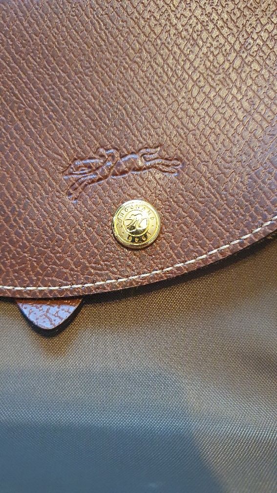 Mochila verde com detalhes castanhos da longchamp