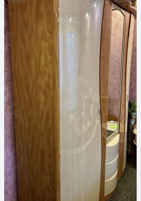 Продам итальянский шкаф для спальни