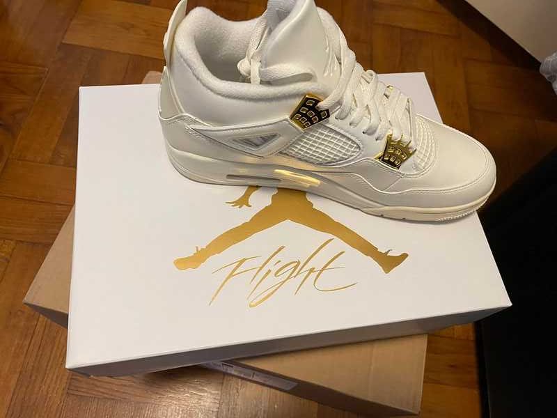 Jordan4RetroBiałezłoto r.46