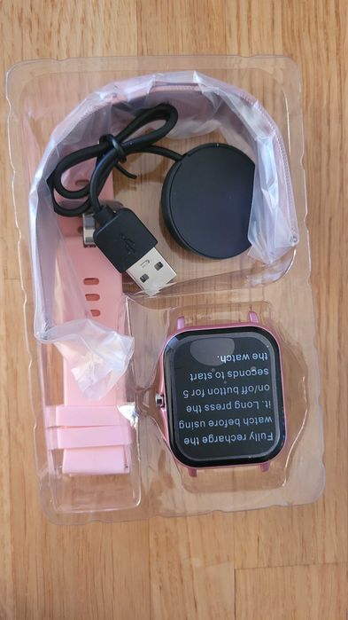 Nowy różowy smartwatch z dwoma paskami