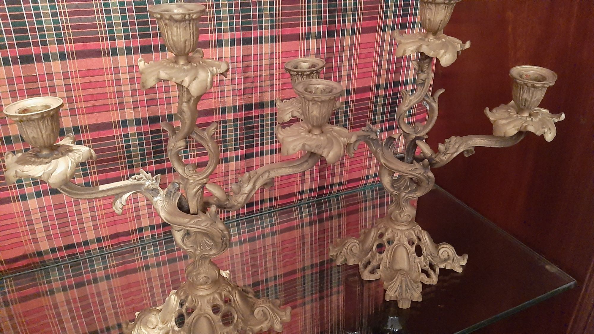 Par de candelabros em latão maciço- castiçal  com 3 gumes