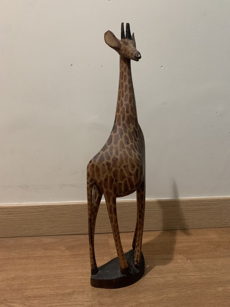 Girafa em madeira