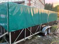 Przyczepa dwuosiowa z plandeką. Skrzynia ładunkowa: 6,2 m x 1,6 m