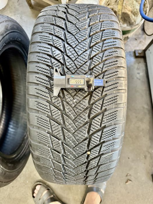 225/55/17 brigestone (зима) 2шт