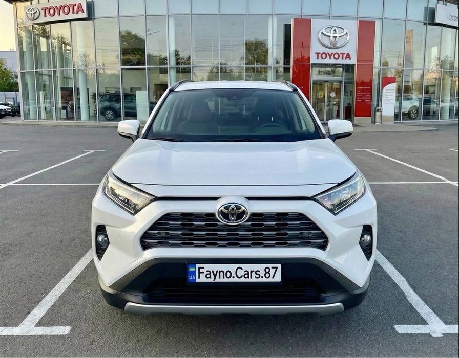 Toyota RAV4 2019 Офицеал. 2.0 Полный привод