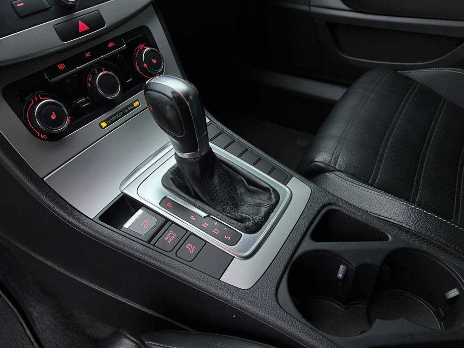 Продам Volkswagen CC 2010, 2.0л, бензин, автомат.