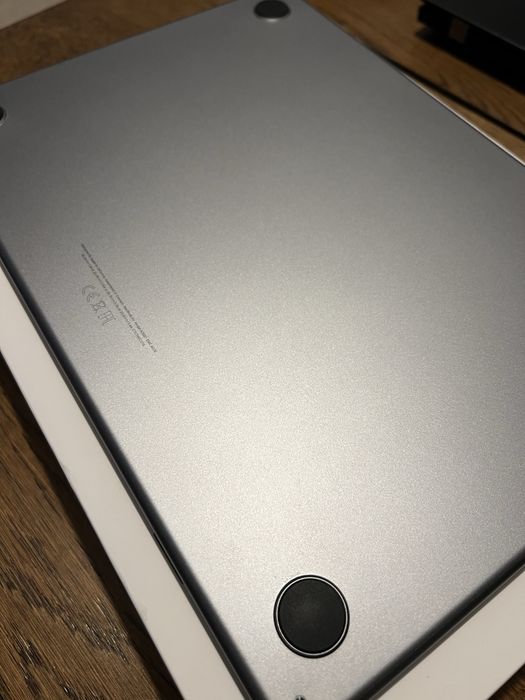 MacBook Air (13", M2 series)