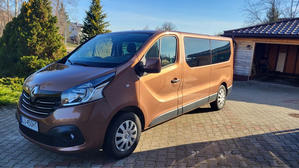 Wynajem busa Renault Trafic