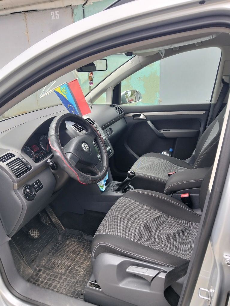 Продам Фольксваген Тоуран 1.4 turbo 103к.в 140к.с