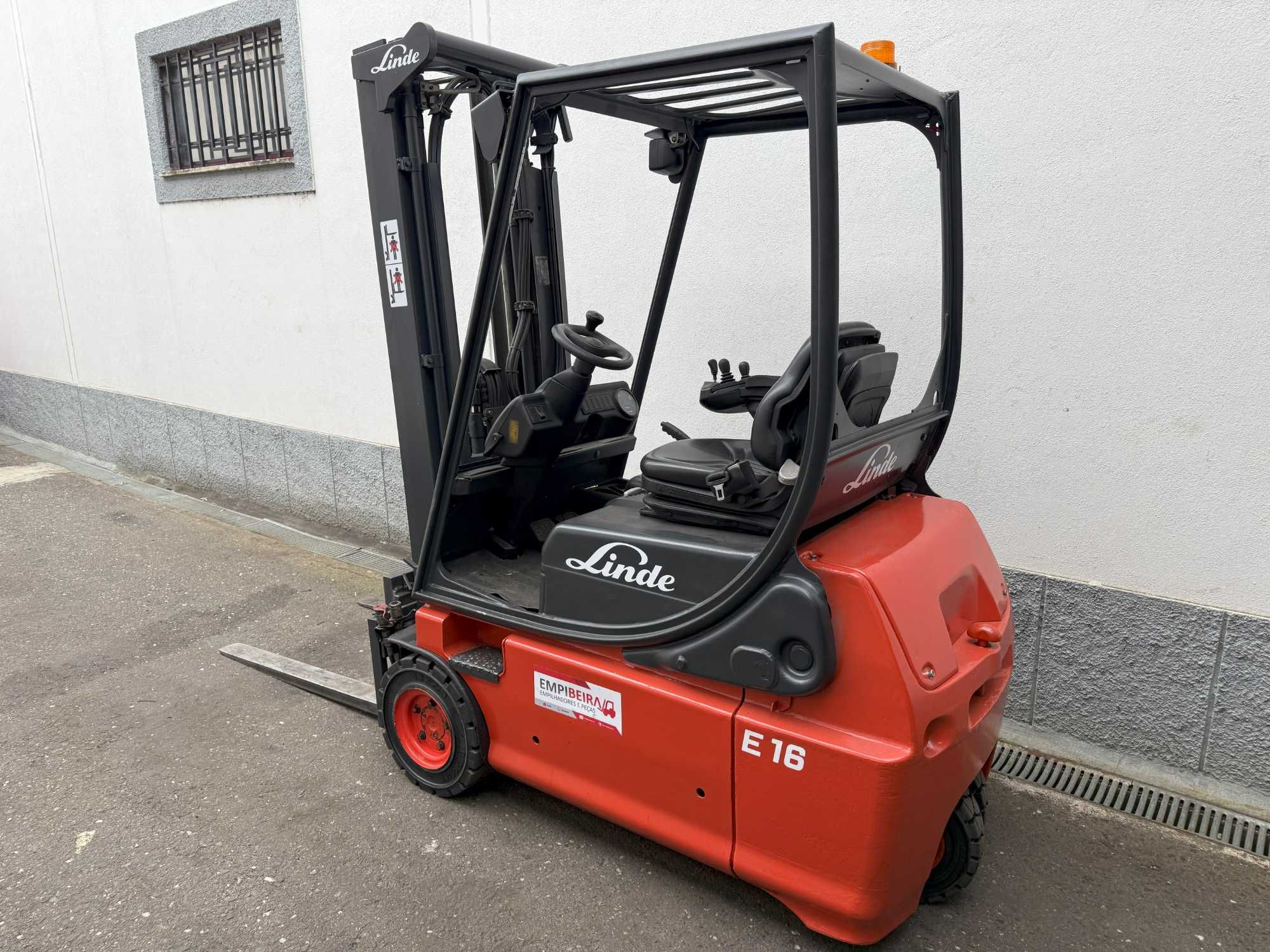 Empilhador Elétrico 1600kg - LINDE E16 6m