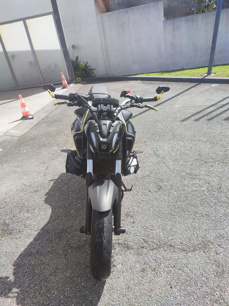 Yamaha mt-07 akrapovic