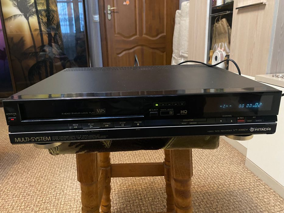 Видеомагнитофон Hitachi Vt 498em