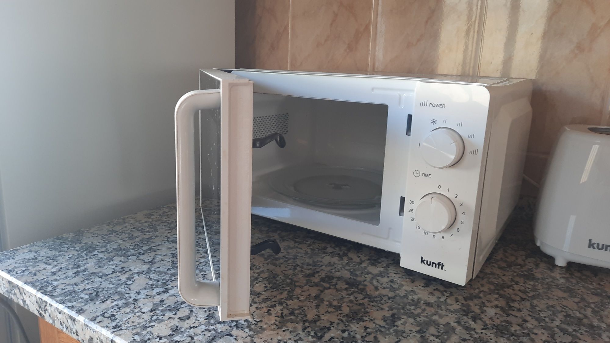Micro-ondas KUNFT 20l sem grill