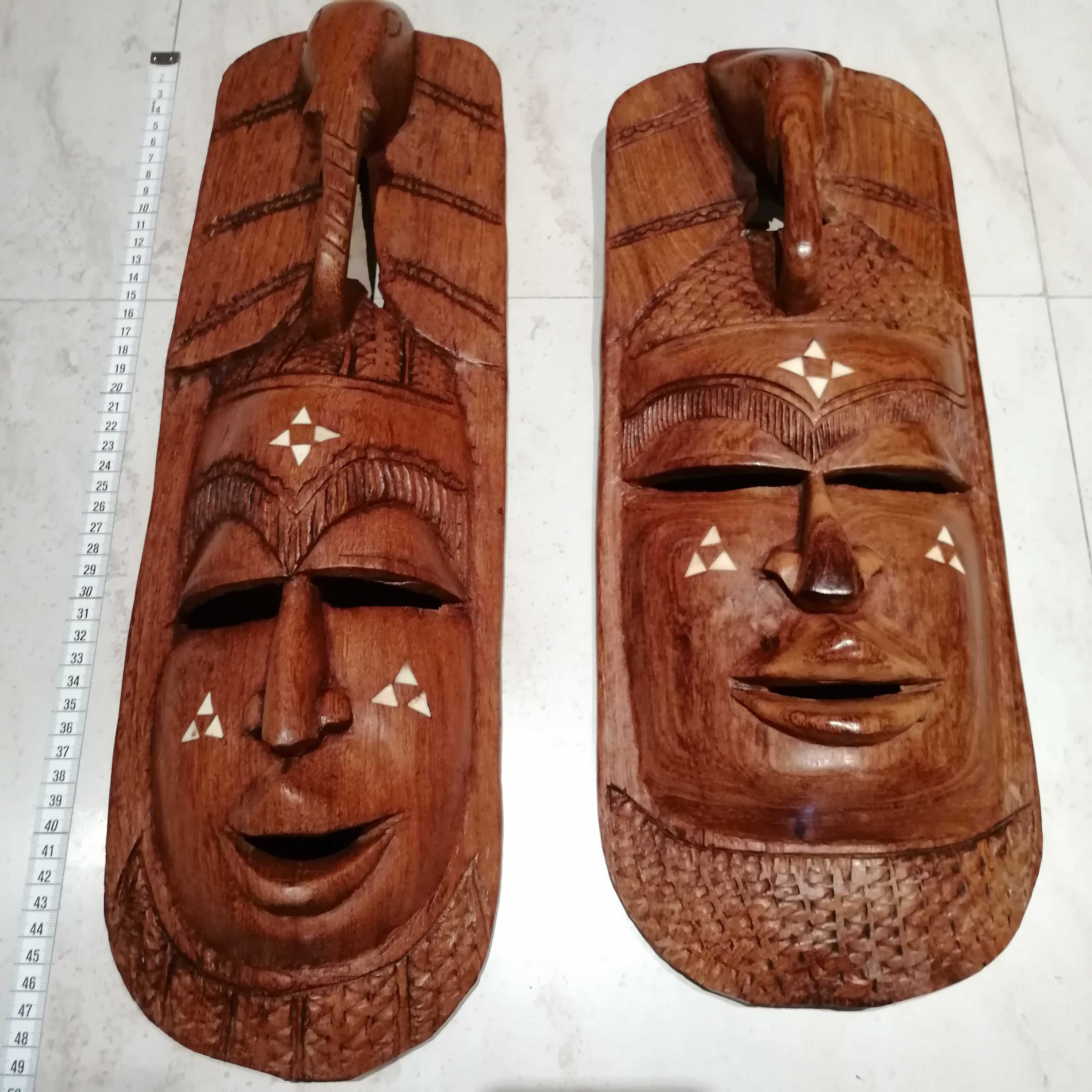 Arte tribal africana - Duas máscaras esculpidas à mão