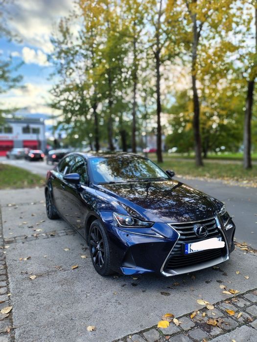 Автомобіль Lexus IS 300h Hybrid 2018