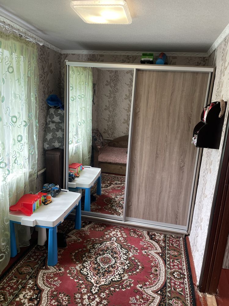 Продам двухкомнатную квартиру в центре Зачепиловки