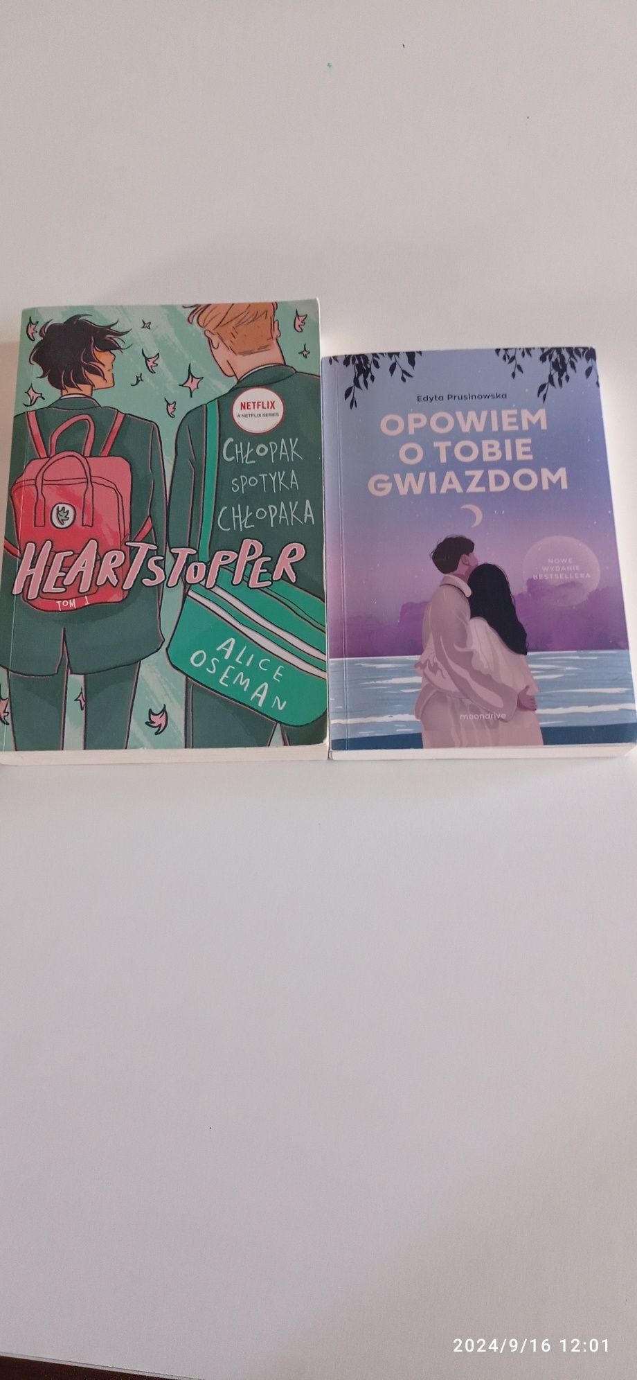 Książki dla młodzieży ,,Heartstopper,, i ,,Opowiem o Tobie gwiazdom,,