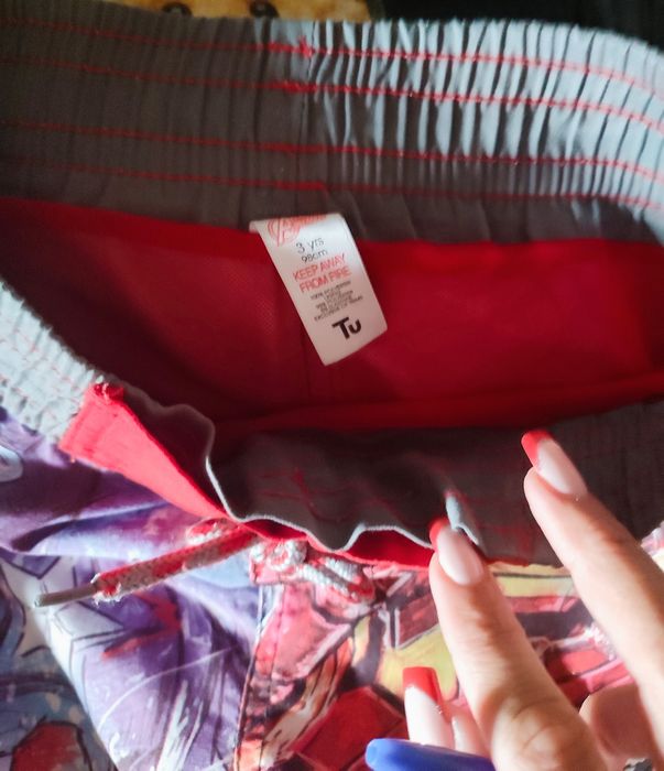 Calção adventure e sweat e calça de fato de treino e t-shirt tamanho 6