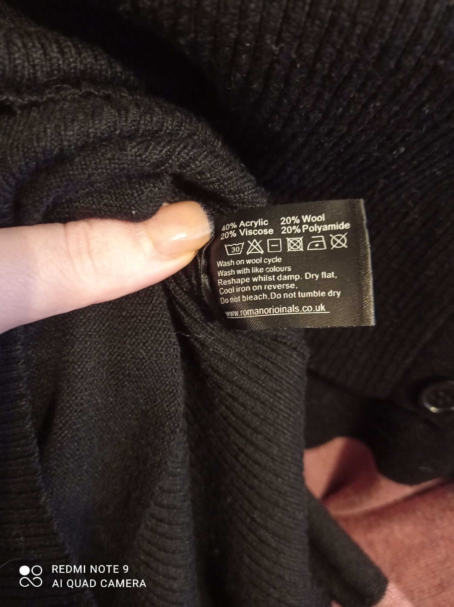Kolorowy sweter w paski