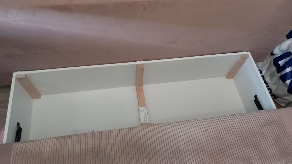 Sofa trzyosobowa Leon rozkładana z pojemnikiem różowa
