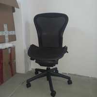 Cadeira Herman Miller modelo aeron