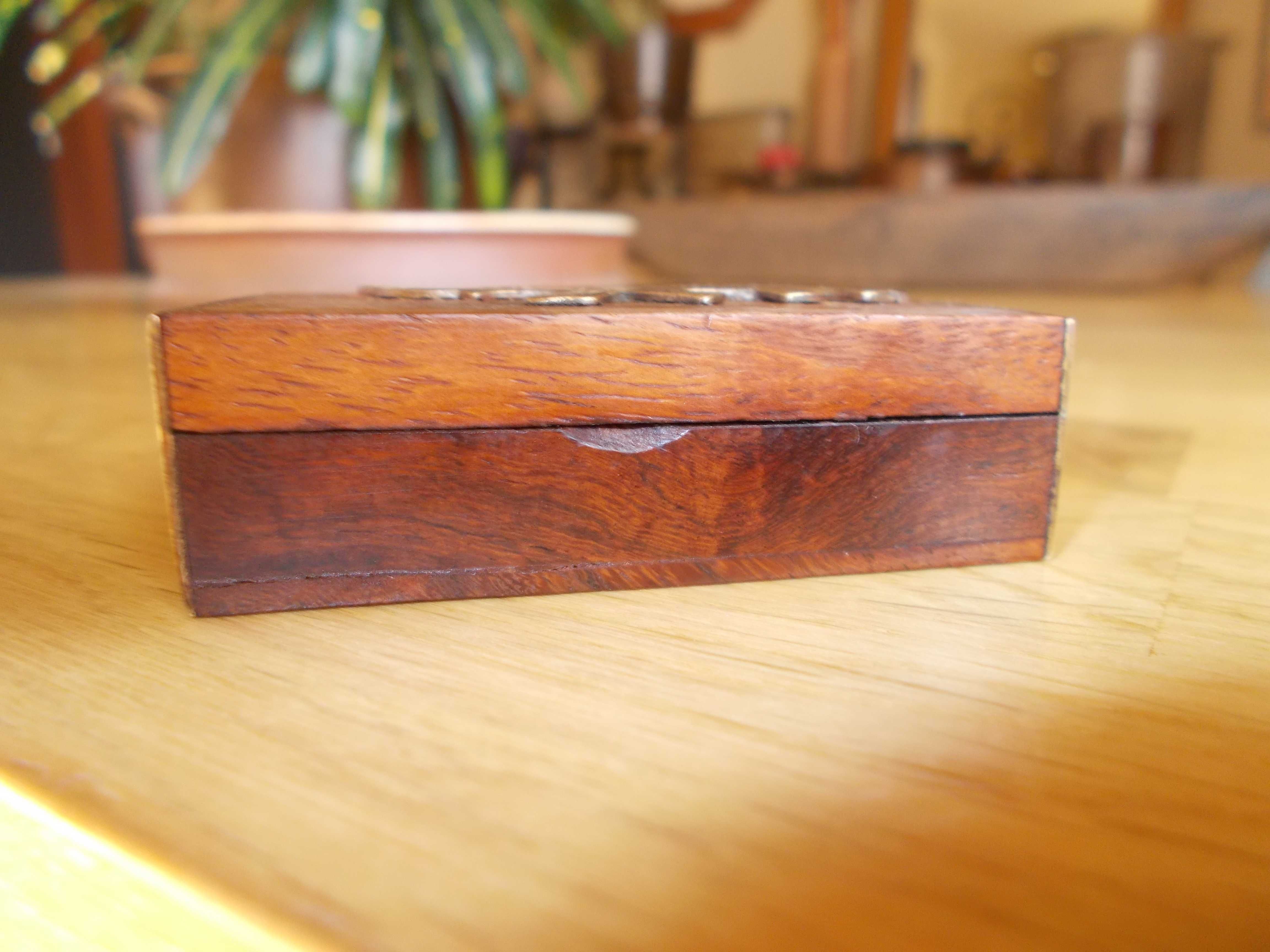 Dekoracja - mini szkatułka z drewna egzotycznego