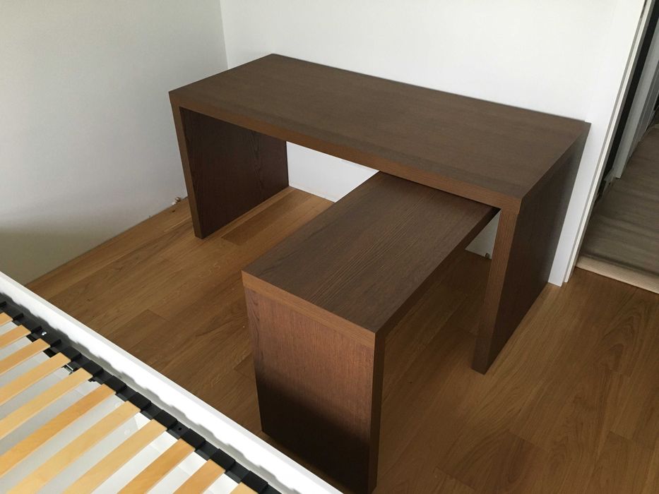 Biurko MALM z panelem bocznym wysuwanym - IKEA plus komoda pod biurko