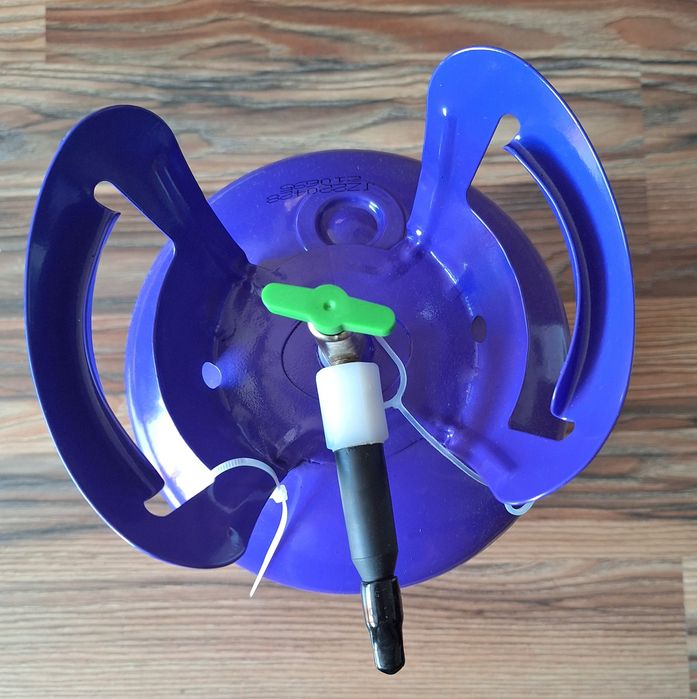 Pusta butla po helu do napełniania balonów