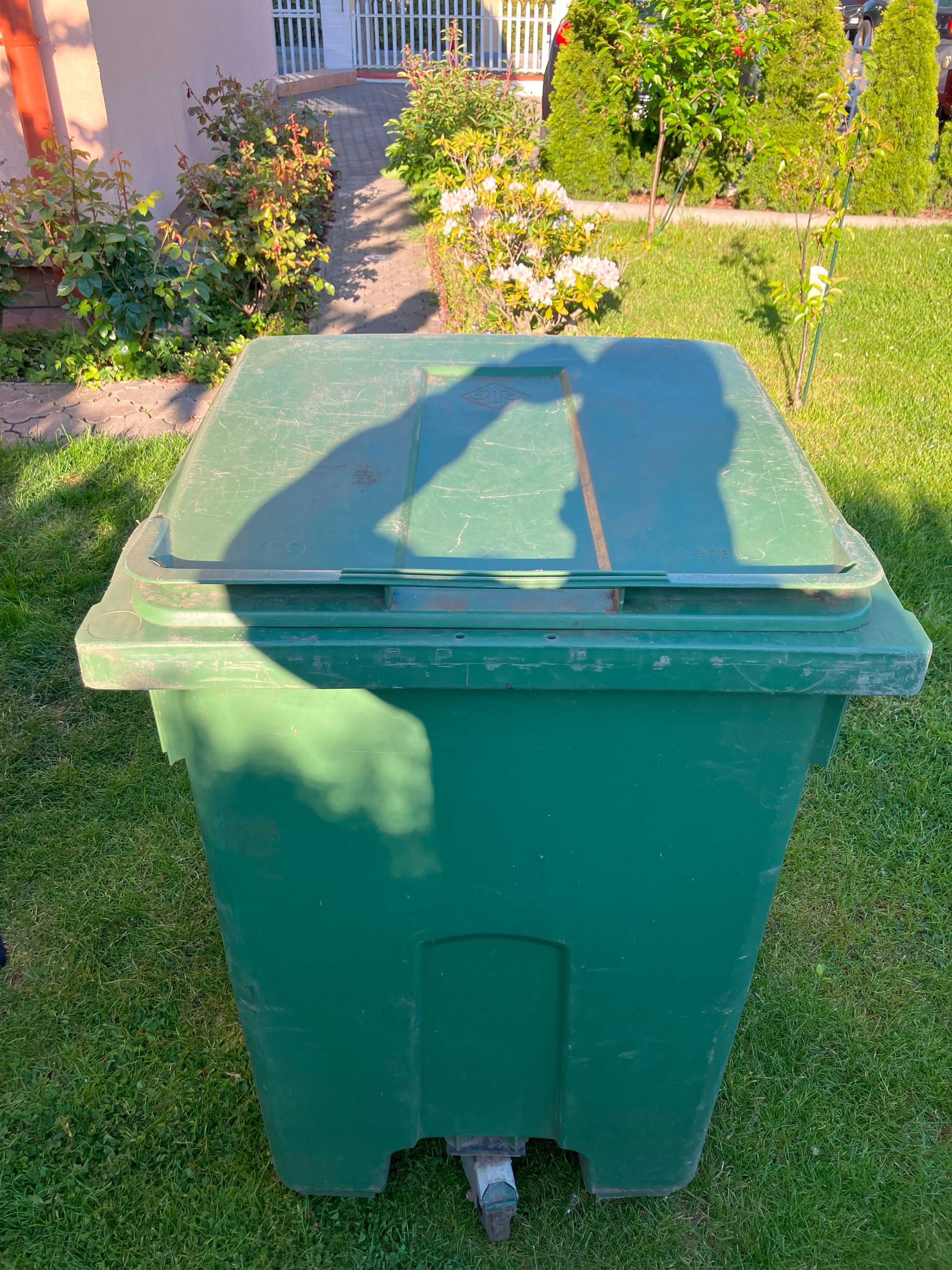 Pojemniki plastikowe na kółkach 370 l - 3 szt.