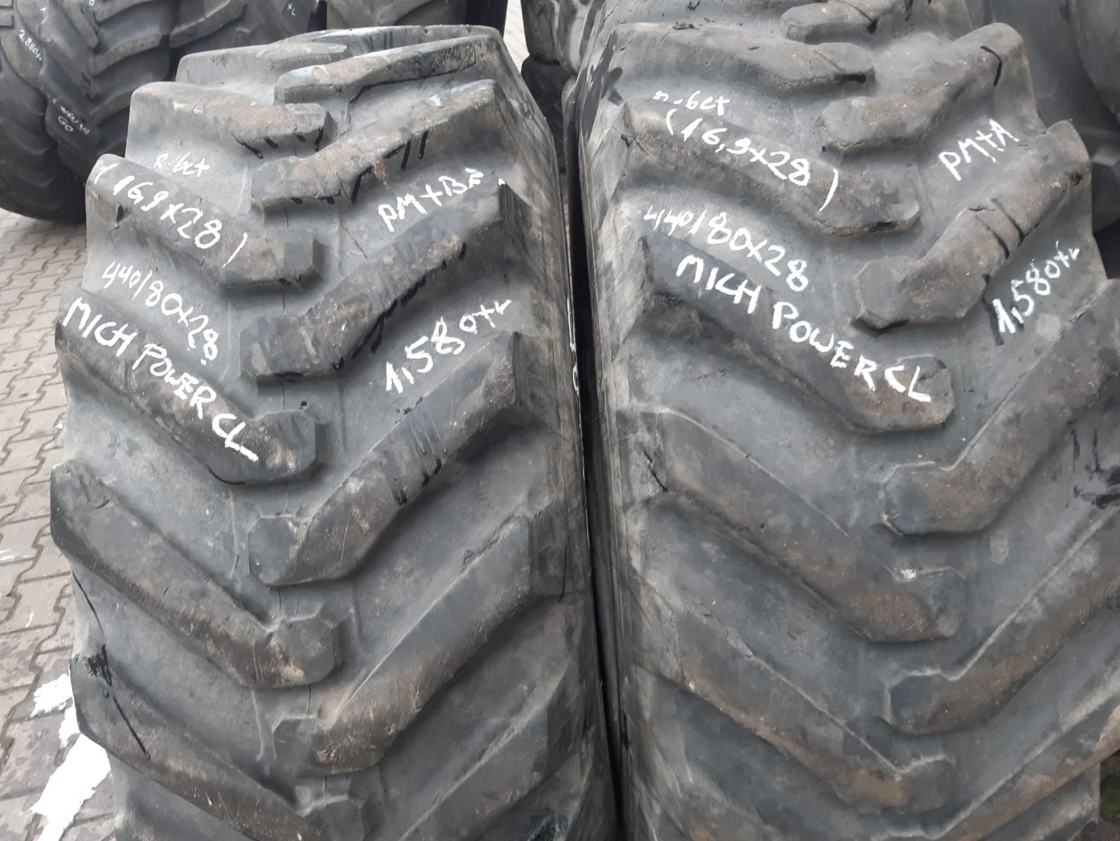 Para 440/80-28 Michelin 16.9-28