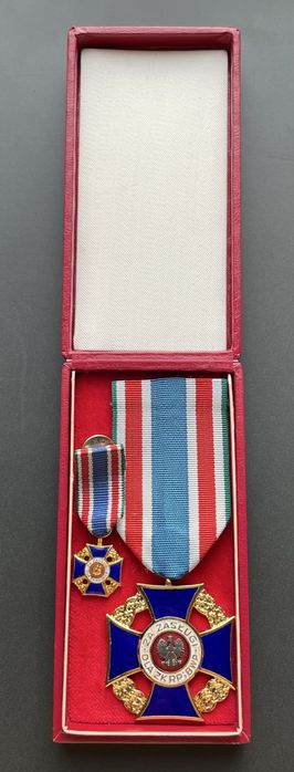 Medal Za Zasługi dla Związku Kombatantów RP z legitymacją i miniaturką