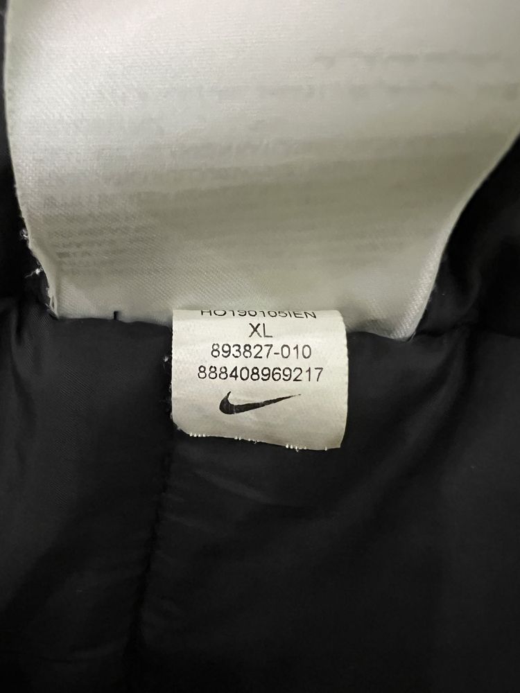 Курточка nike