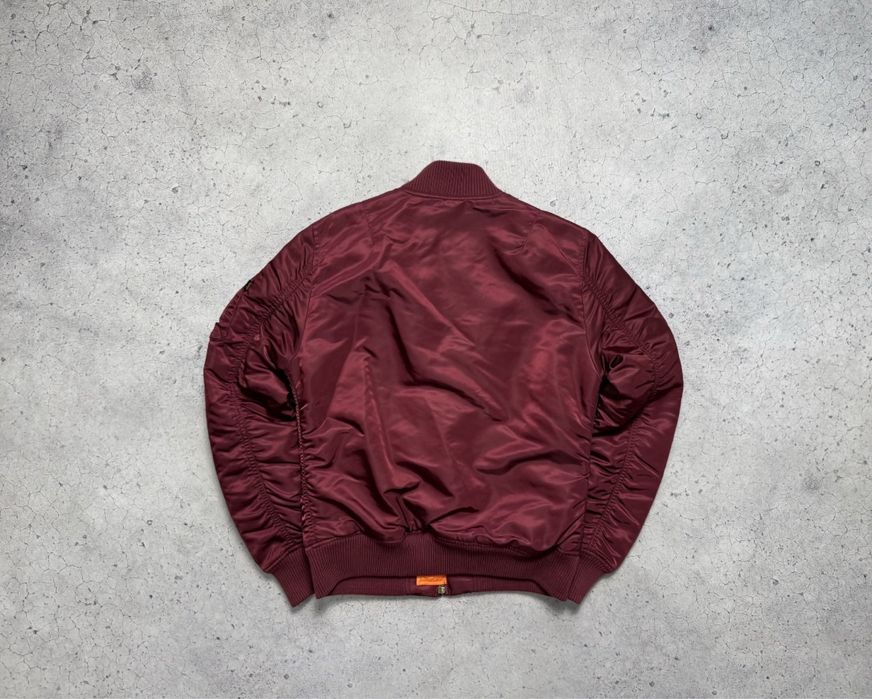 Бордовый бомбер Alpha Industries