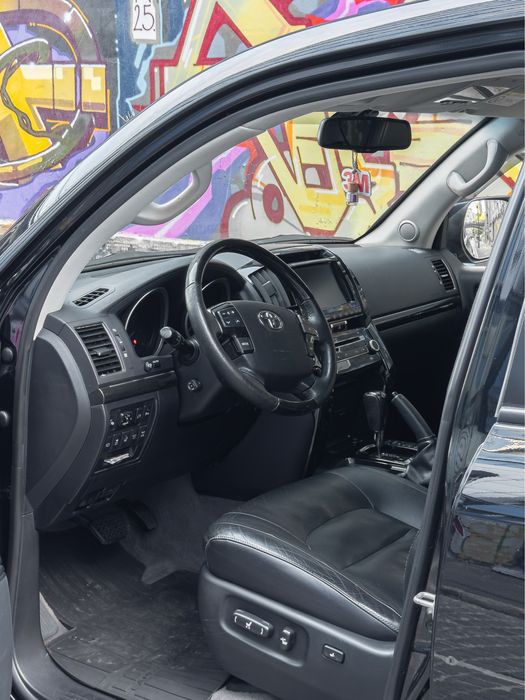 Toyota Land Cruiser 200 рестайлінг