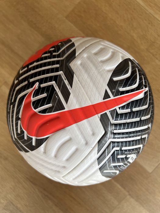 Футбольний м’яч Nike, DerbyStar