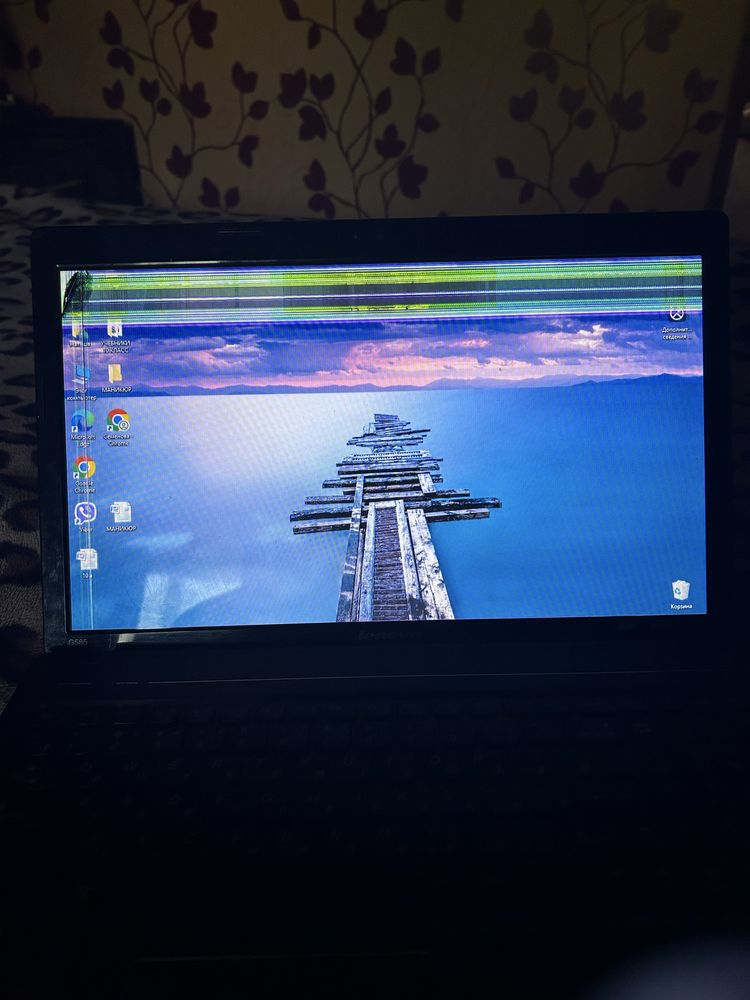 Продам матрицу с Lenovo g580 в сборе с петлями и шлейфом