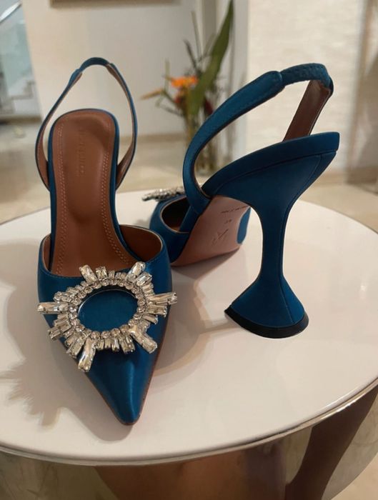 Sapatos altos amina muaddi azul