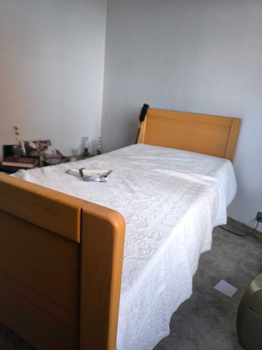 Cama articulada com colchão antiscaras